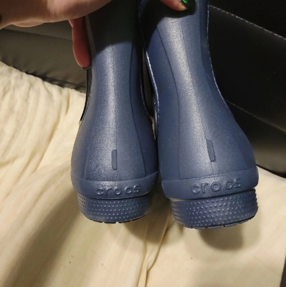 W7 Crocs - Picture 4 of 4